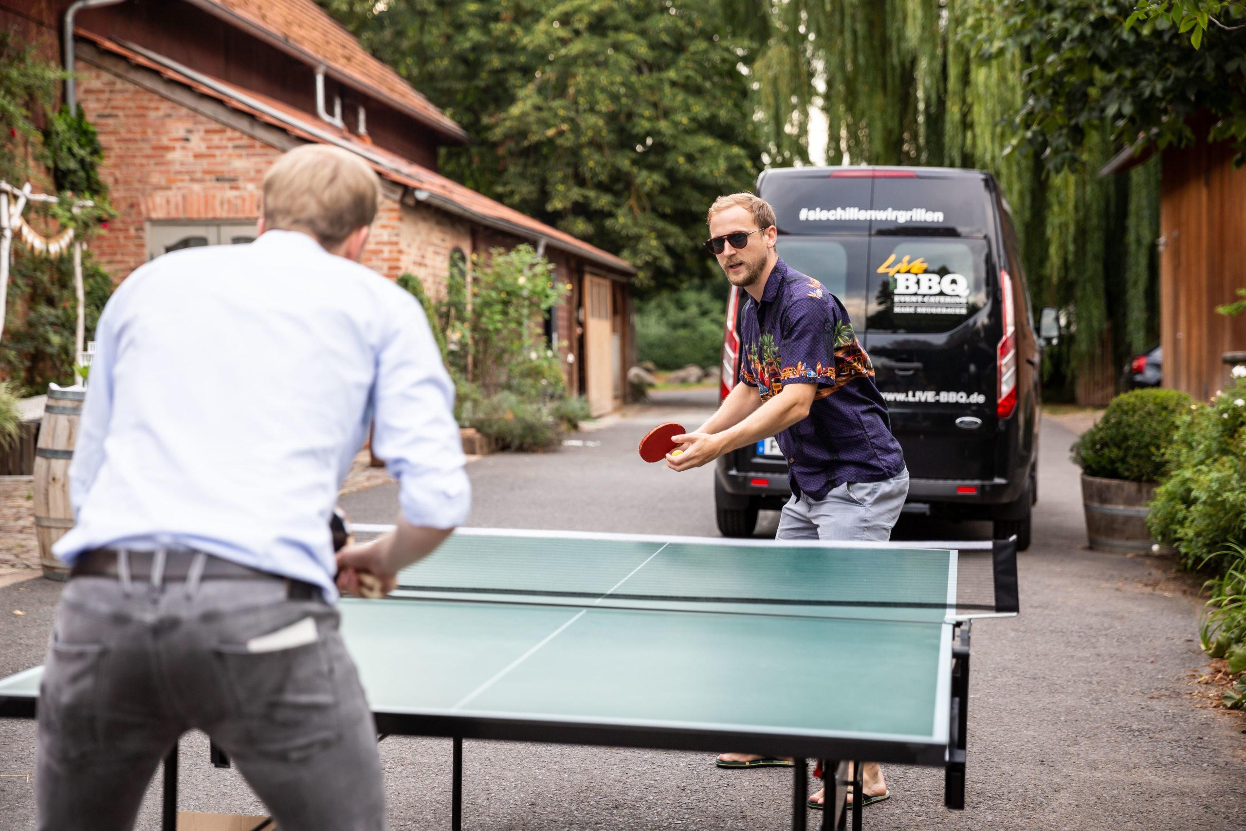 OREXES-Weekly: OREXES-Sommerfest mit Tischtennis, gutem Essen und Karikaturen